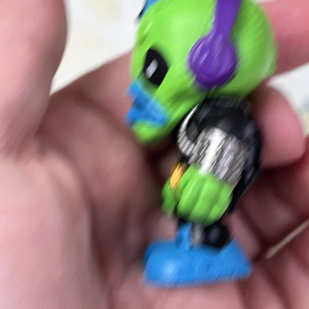 Treasure X Sunken Gold Syd Fish Figure Neon Green Alien Toy Collectible